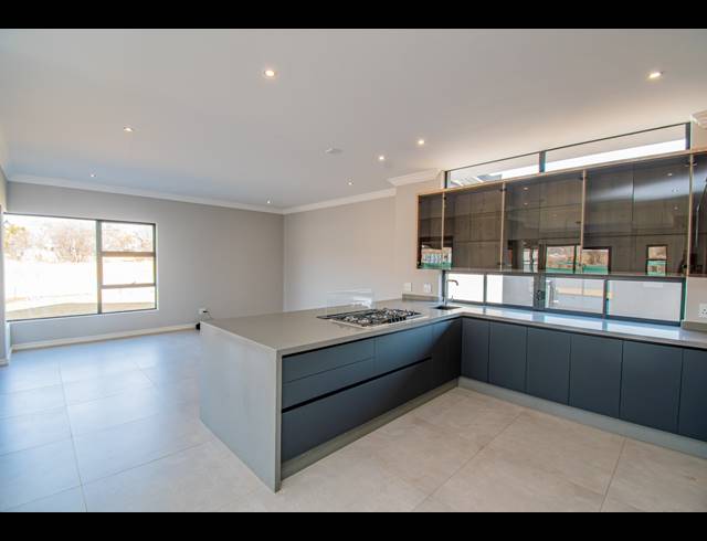 4 BEDROOM GATED ESTATE FOR SALE IN WATERLAKE FARM LIFESTYLE ESTATE
